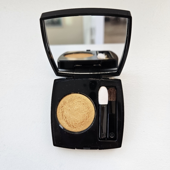 Chanel Ombre Première Longwear Powder Eyeshadow in 34 Poudre D'Or - Picture 3 of 7